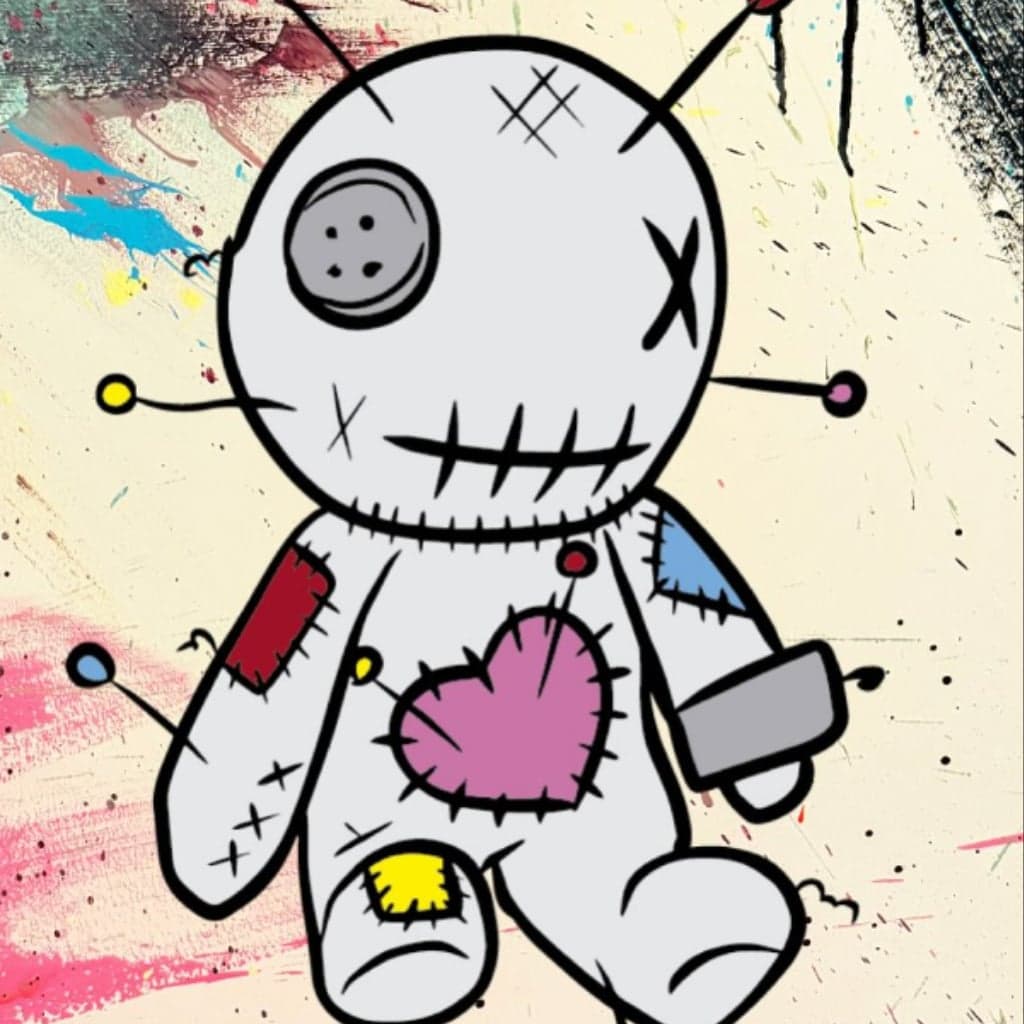 Logo de A Terapia restaurante, tapas y copas en San Pedro (Marbella): ilustración de un muñeco tipo peluche blanco con parches de colores y un gran corazón rosa cosido, atravesado por alfileres de cabeza redonda sobre un fondo de pinceladas abstractas.