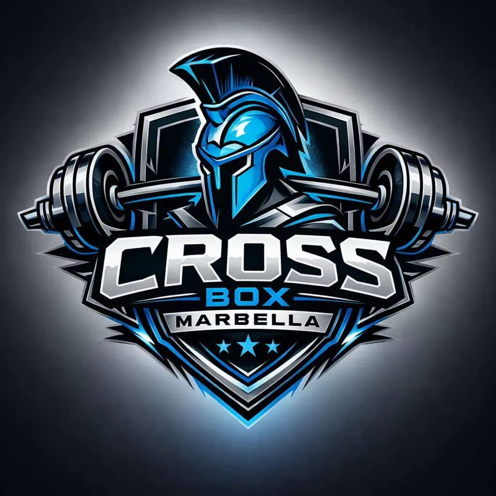 Logotipo deportivo de Box Marbella Maximus Cross Elite, con un casco espartano azul, pesas a los lados y el lema “Forging Fitness Elite”.