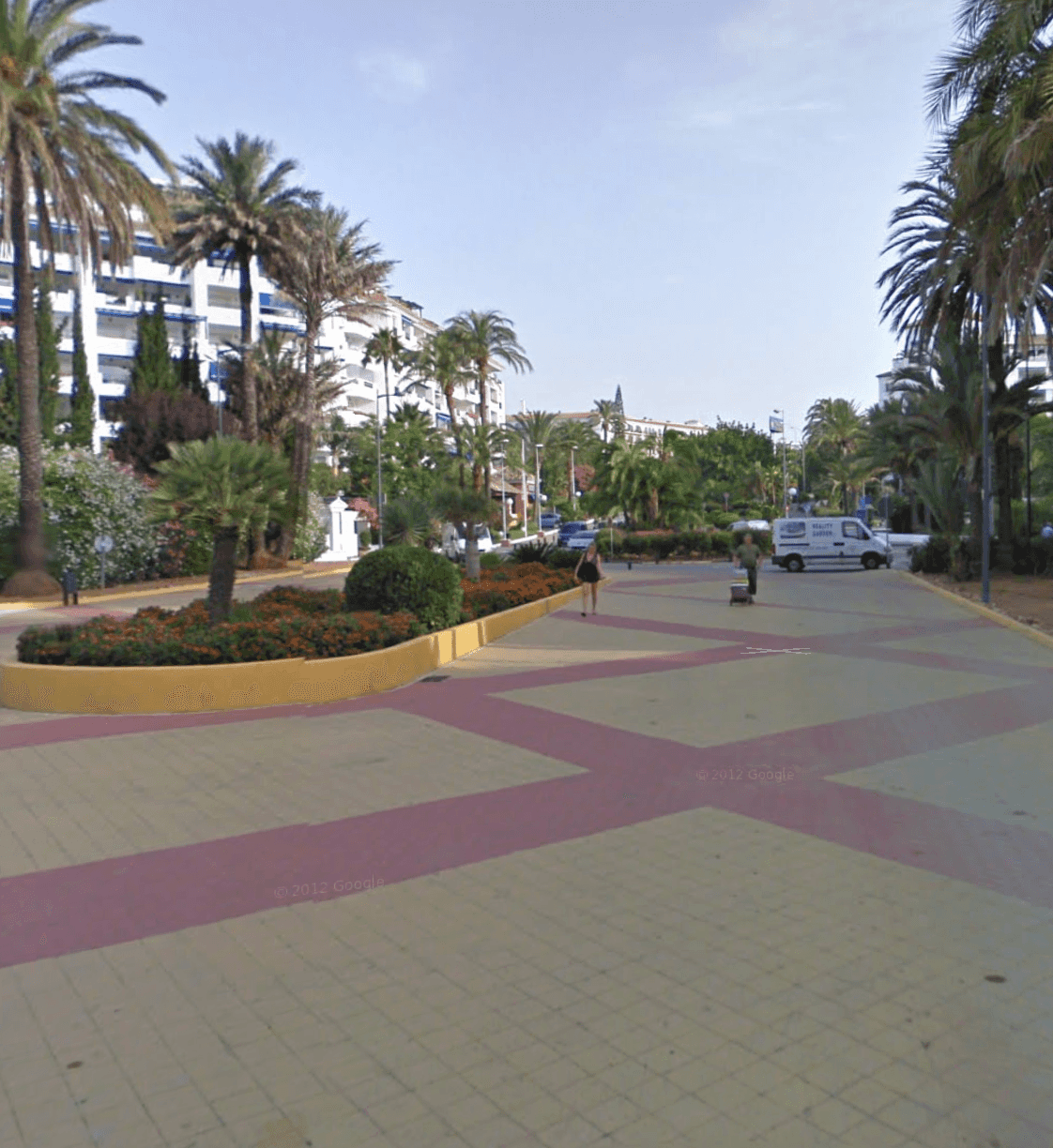 Avenue Lola Flores logo