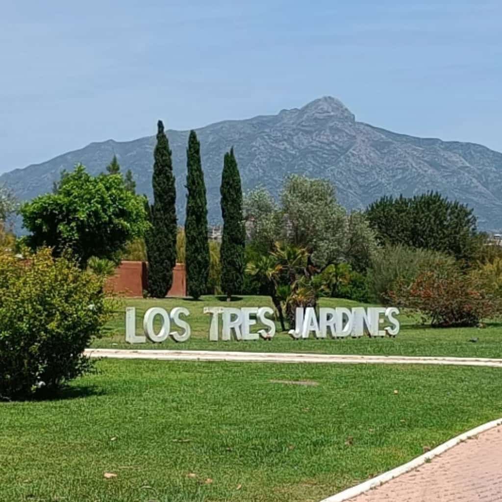 Parque de los Tres Jardines Logo