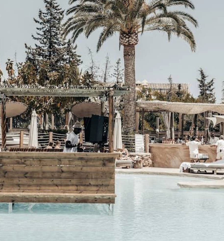 Pool Club Naô Gallery Image 3