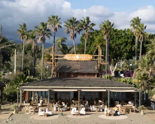 Restaurante frente al mar del Grupo Besaya con cocina mediterránea y ambiente relajado.