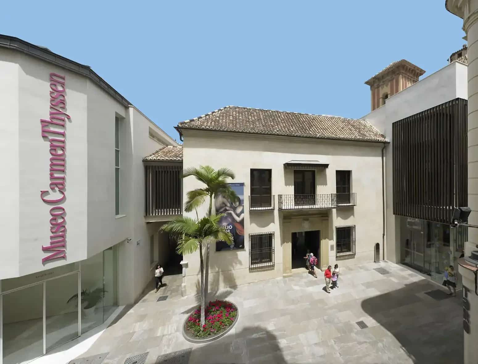 Vista exterior del Museo Carmen Thyssen Málaga, destacando la arquitectura del palacio renacentista del siglo XVI.