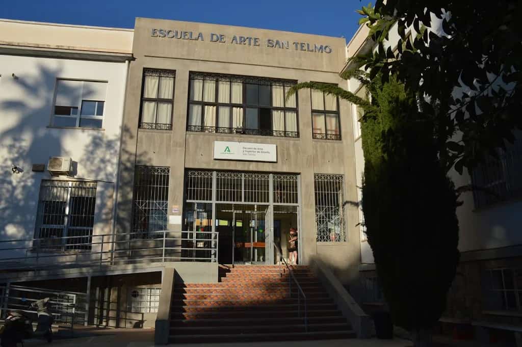 Escuela de Arte y Superior de Diseño San Telmo logo