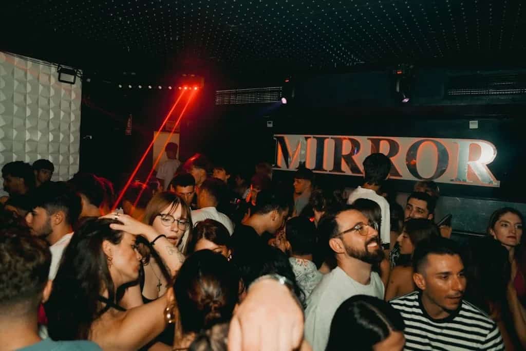 Logo de Mirror Night Club