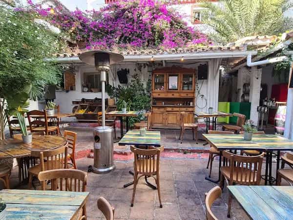 The Farm Restaurant logo