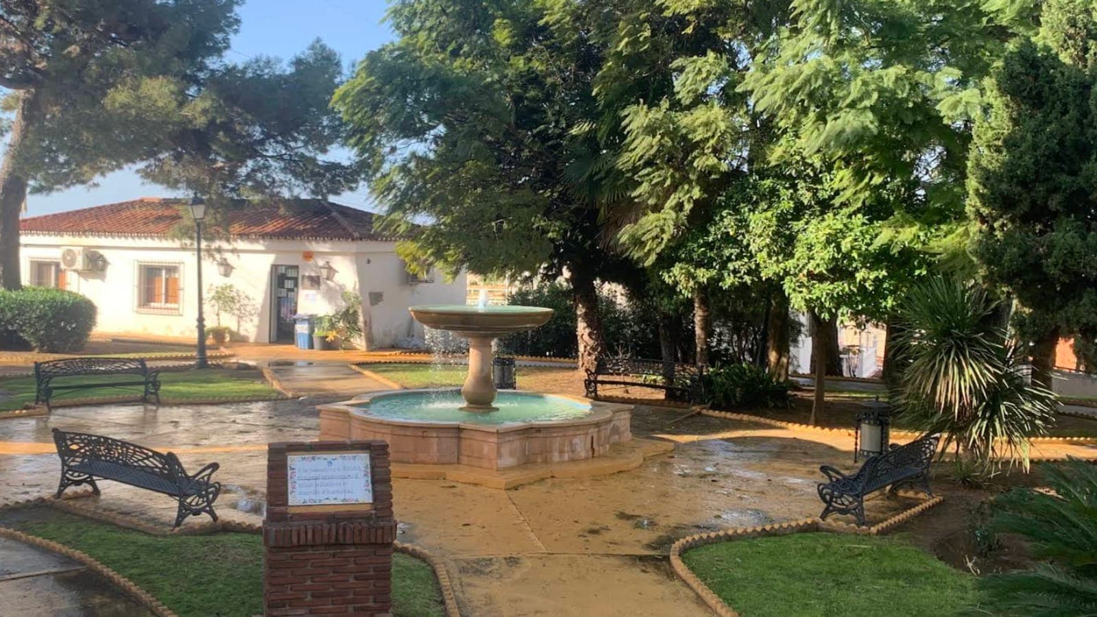 Nueva Andalucía’s municipal gardens & fairground Cover Image