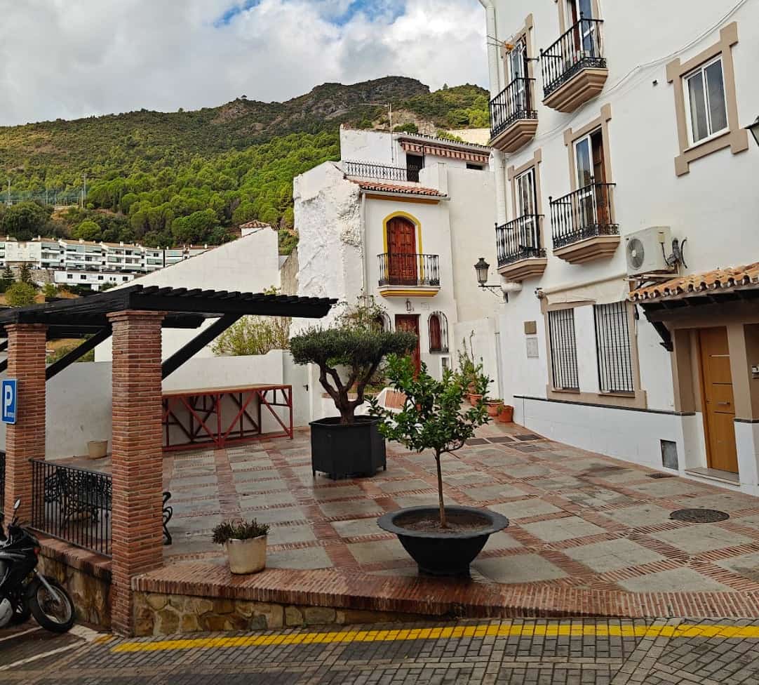 Foto lateral de Plazoleta Calle Charcas