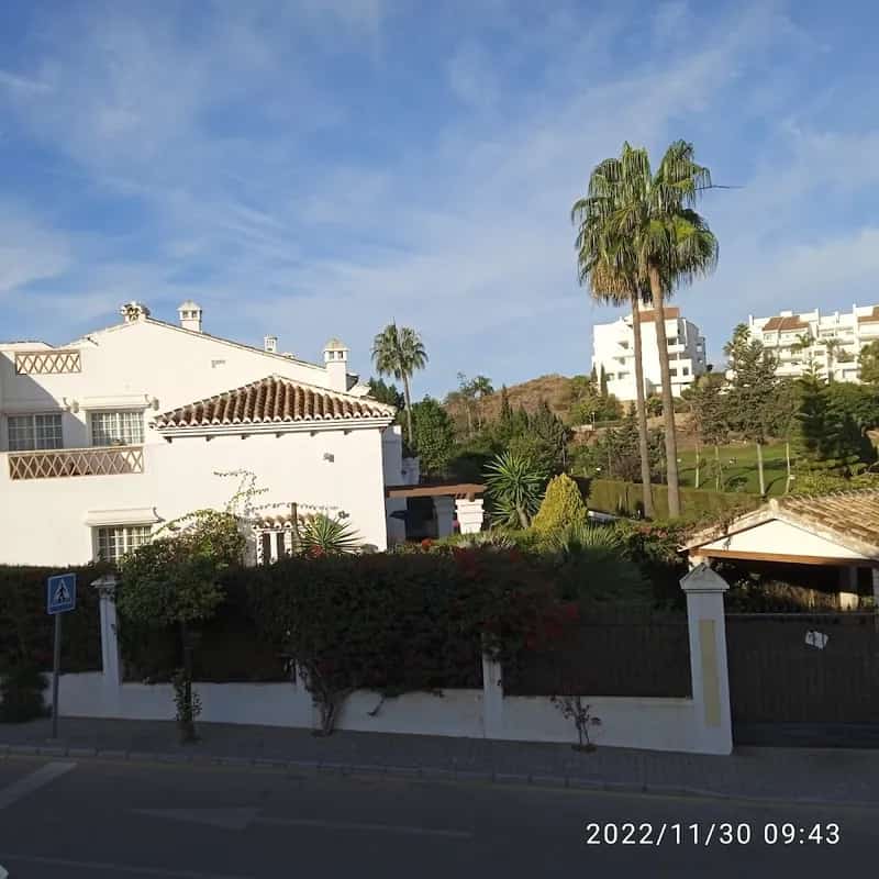 Avenida del Golf logo