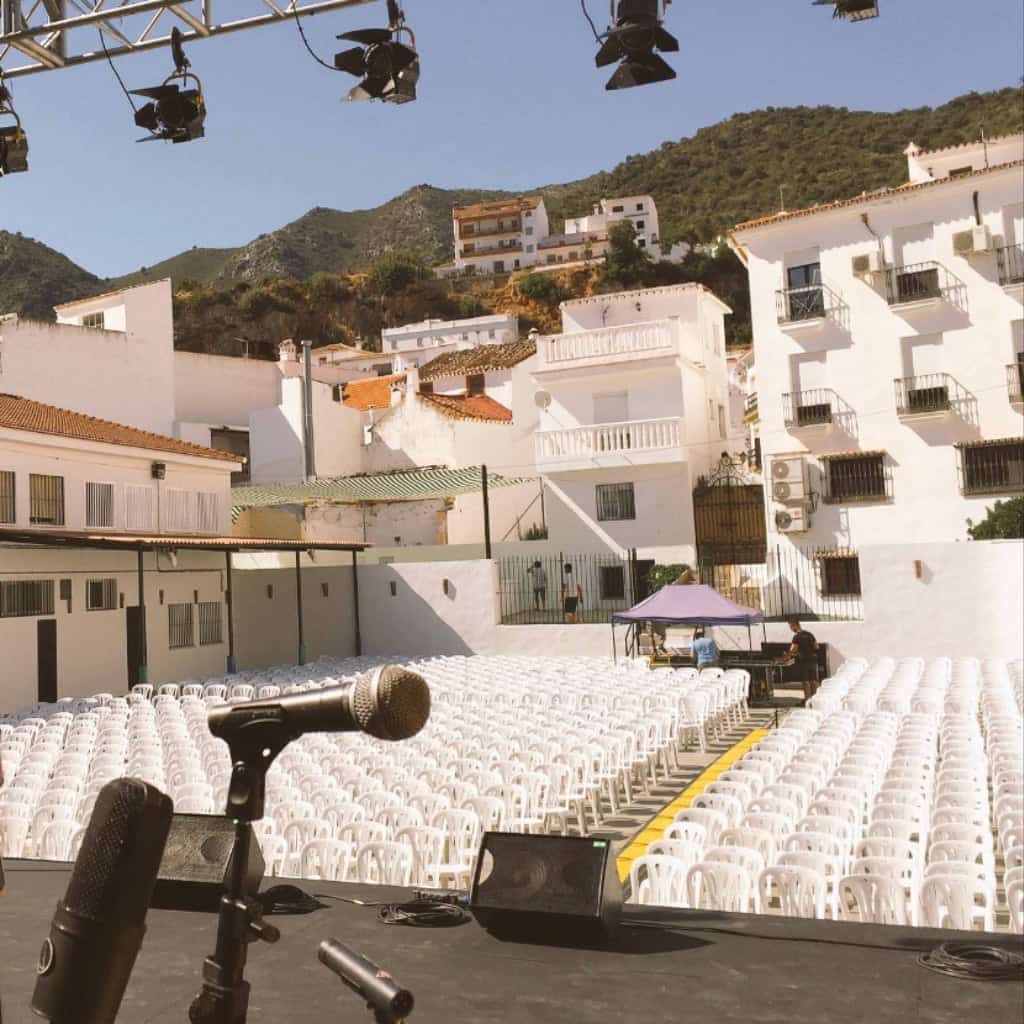 Vista desde el escenario del recinto de festivales en Ojen